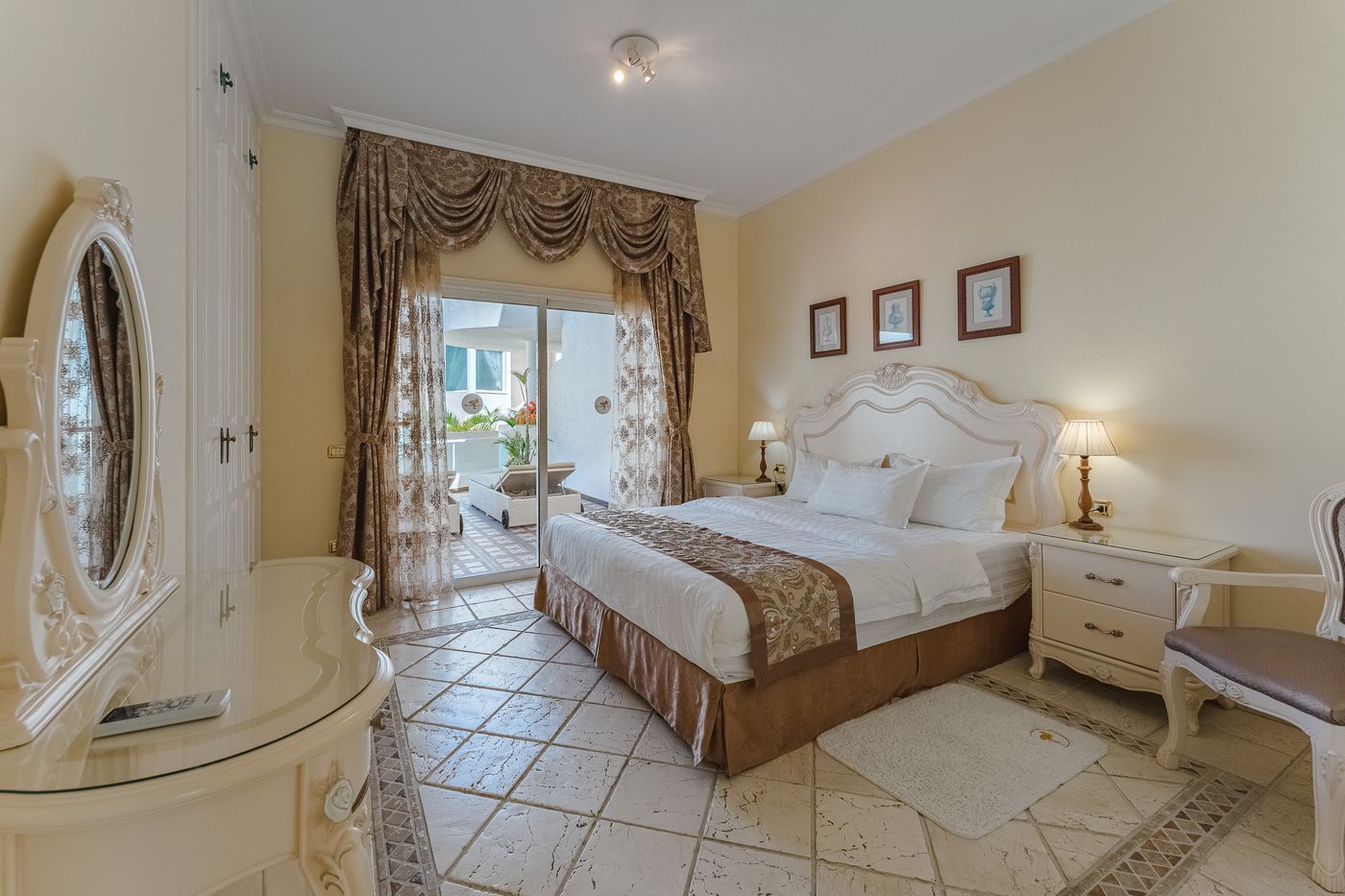 Flamingo-Suites-Room-45