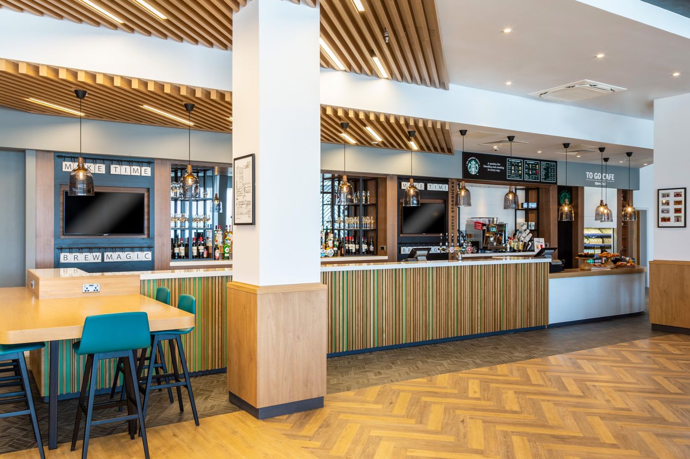 Holiday-Inn-Dublin-Airport-Bar-17