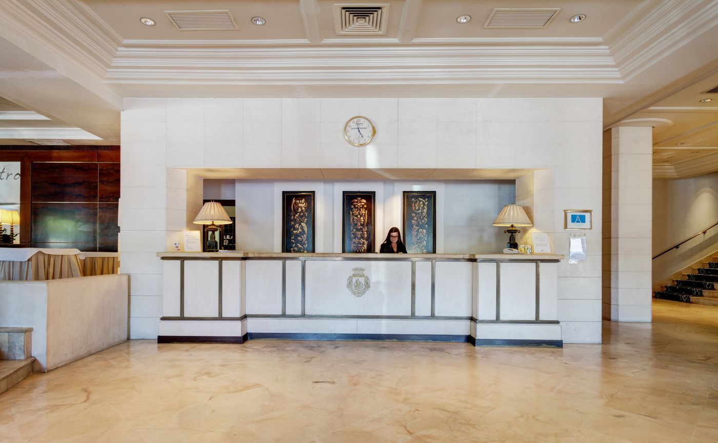Mercure-Catania-Excelsior-Lobby-33