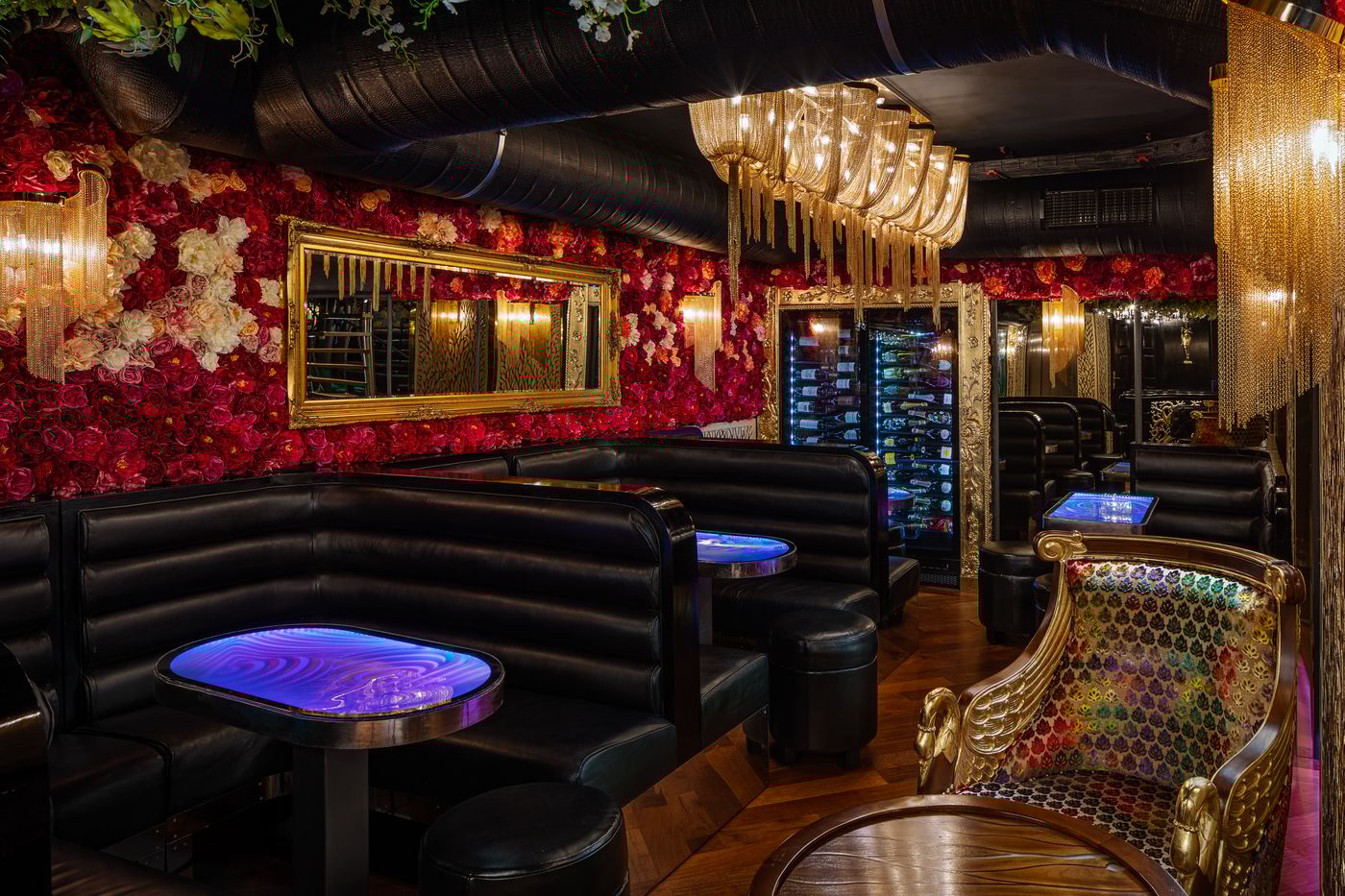 Hotel-U-Zlateho-Stromu-Prague-by-BHG-Bar-14