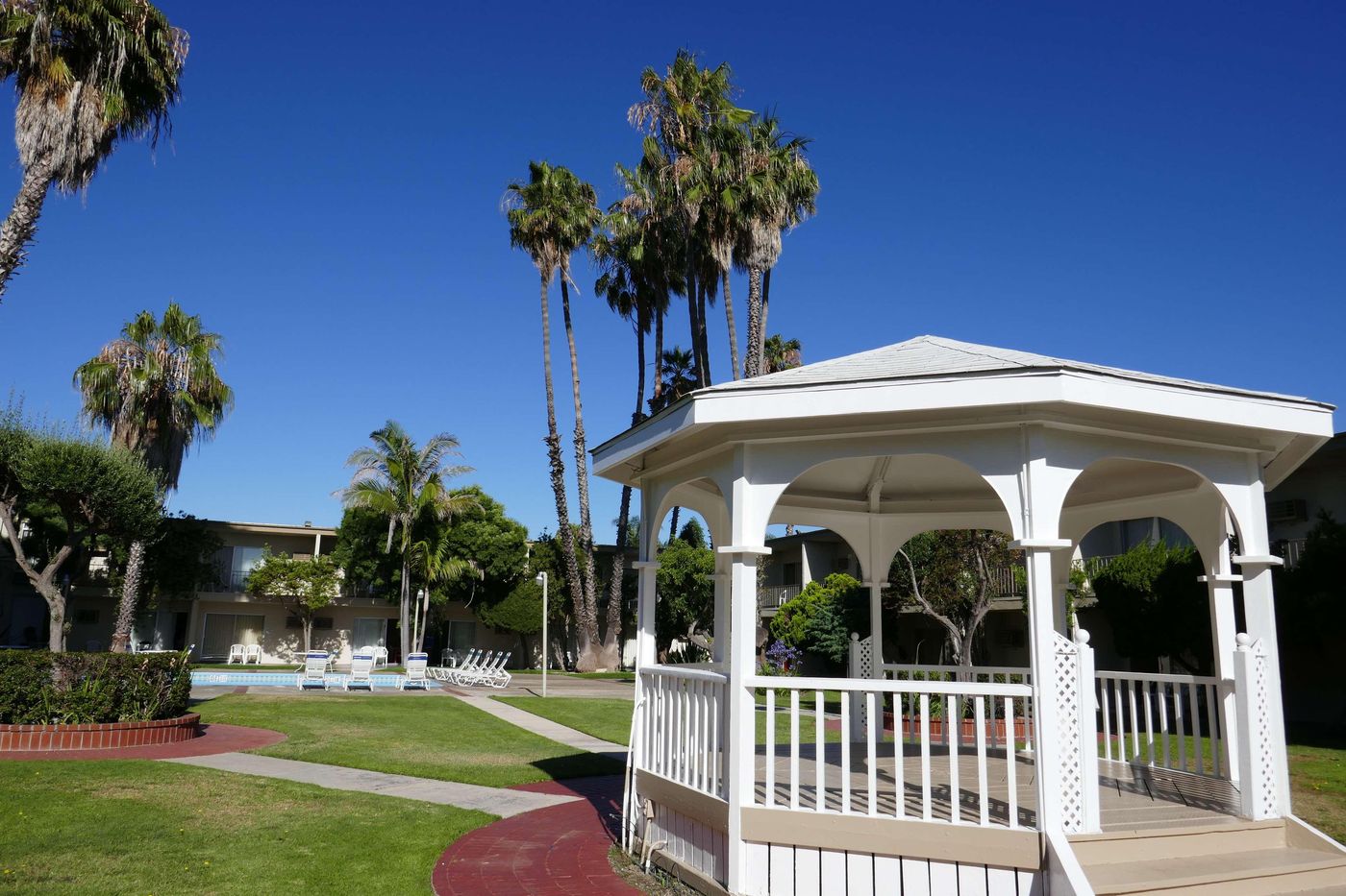 Golden-Sails-Hotel-Long-Beach-General-view-21