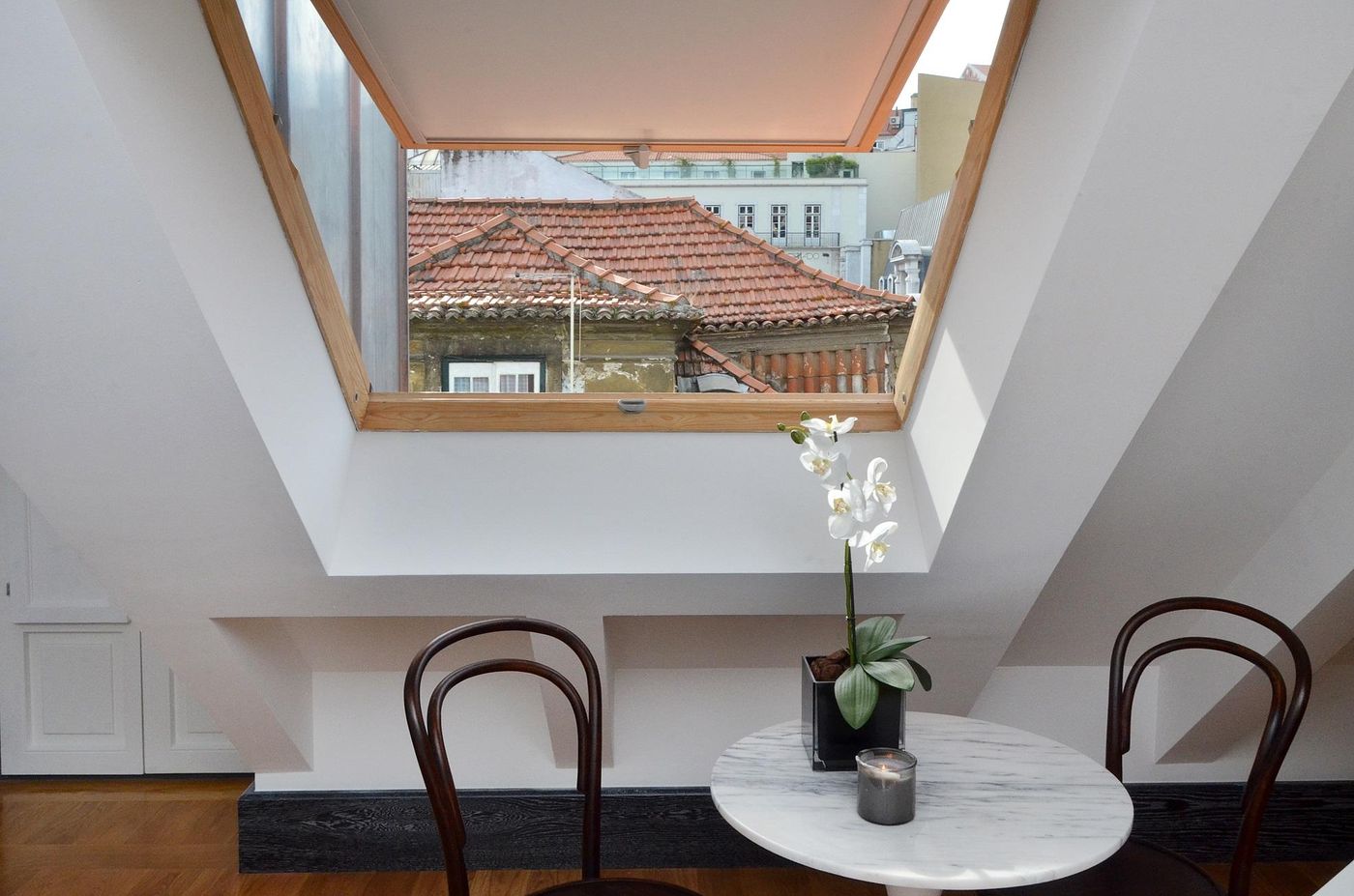 Browns-Central-Hotel-Room-1