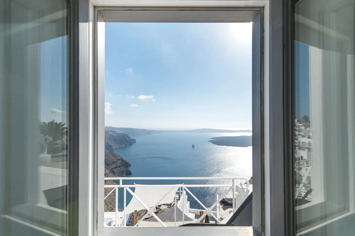 Aqua-Luxury-Suites-Room-78