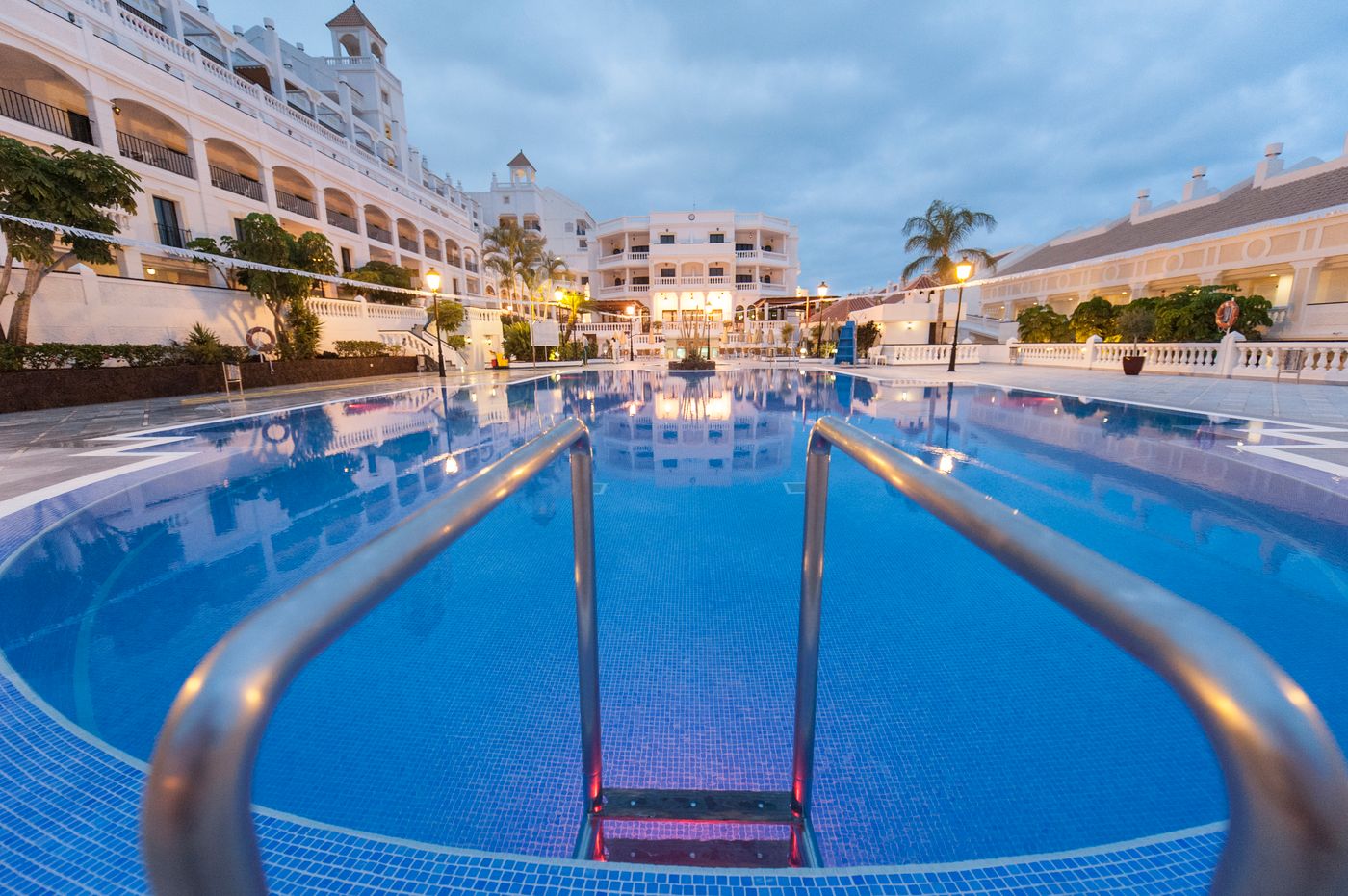 ONA-Hollywood-Mirage-Pool-17