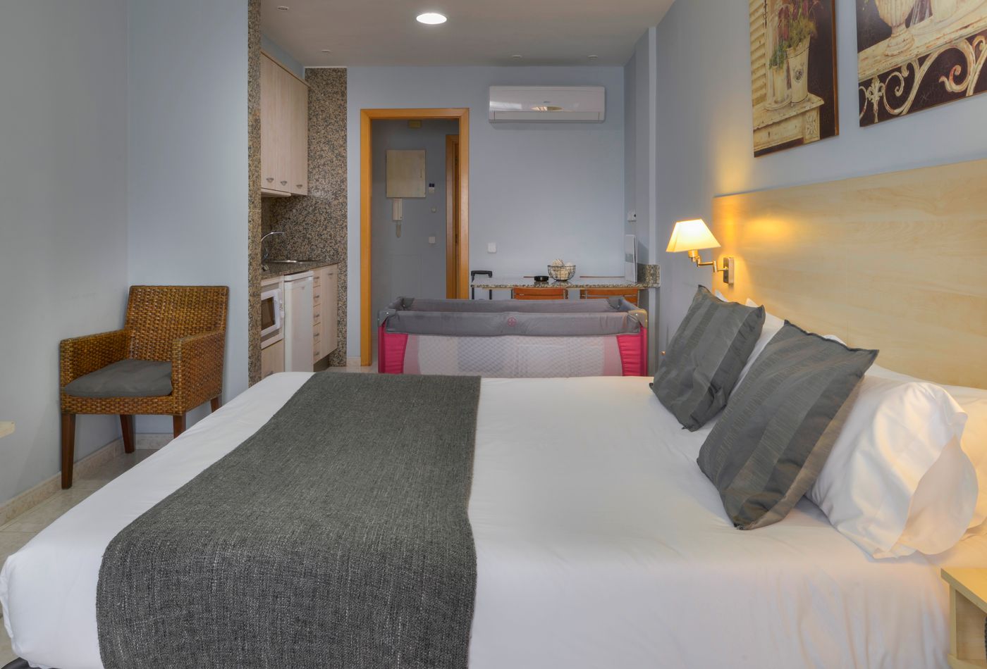 Alexandra-Aparthotel-Room-14