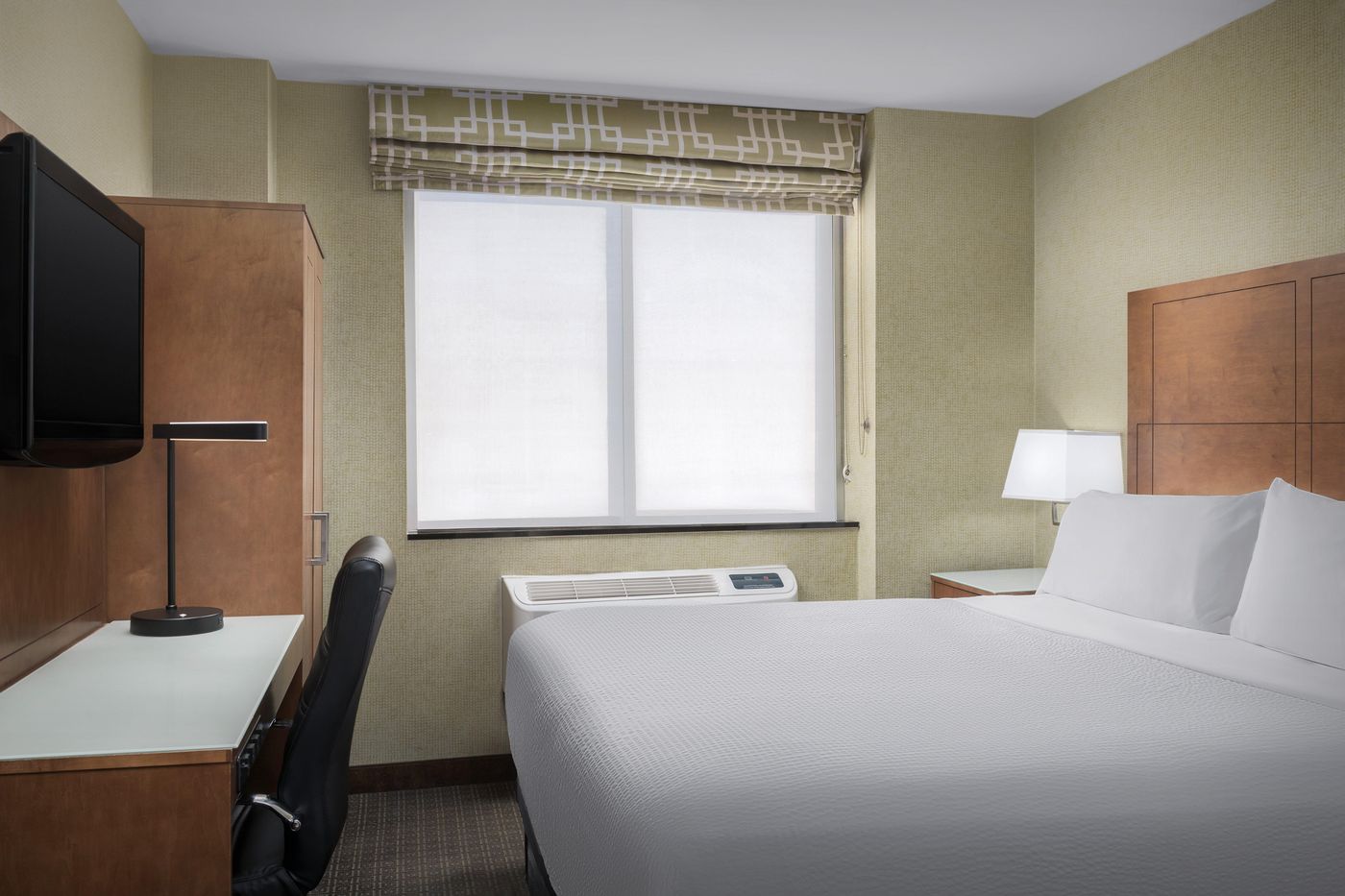 Holiday-Inn-Express-Manhattan-Midtown-West-Room-17