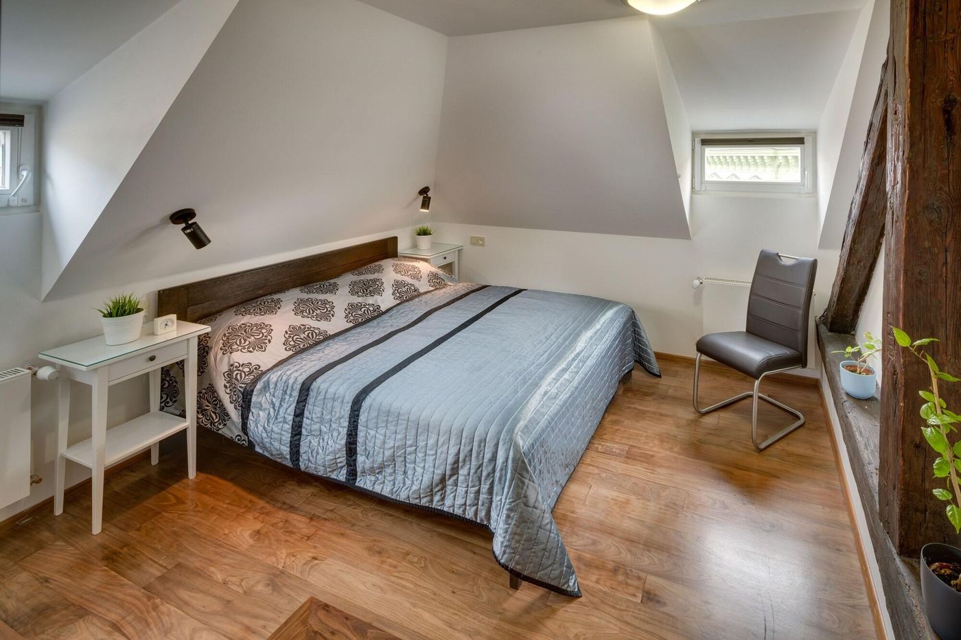 Old-Town-Square-Apartments-Room-26