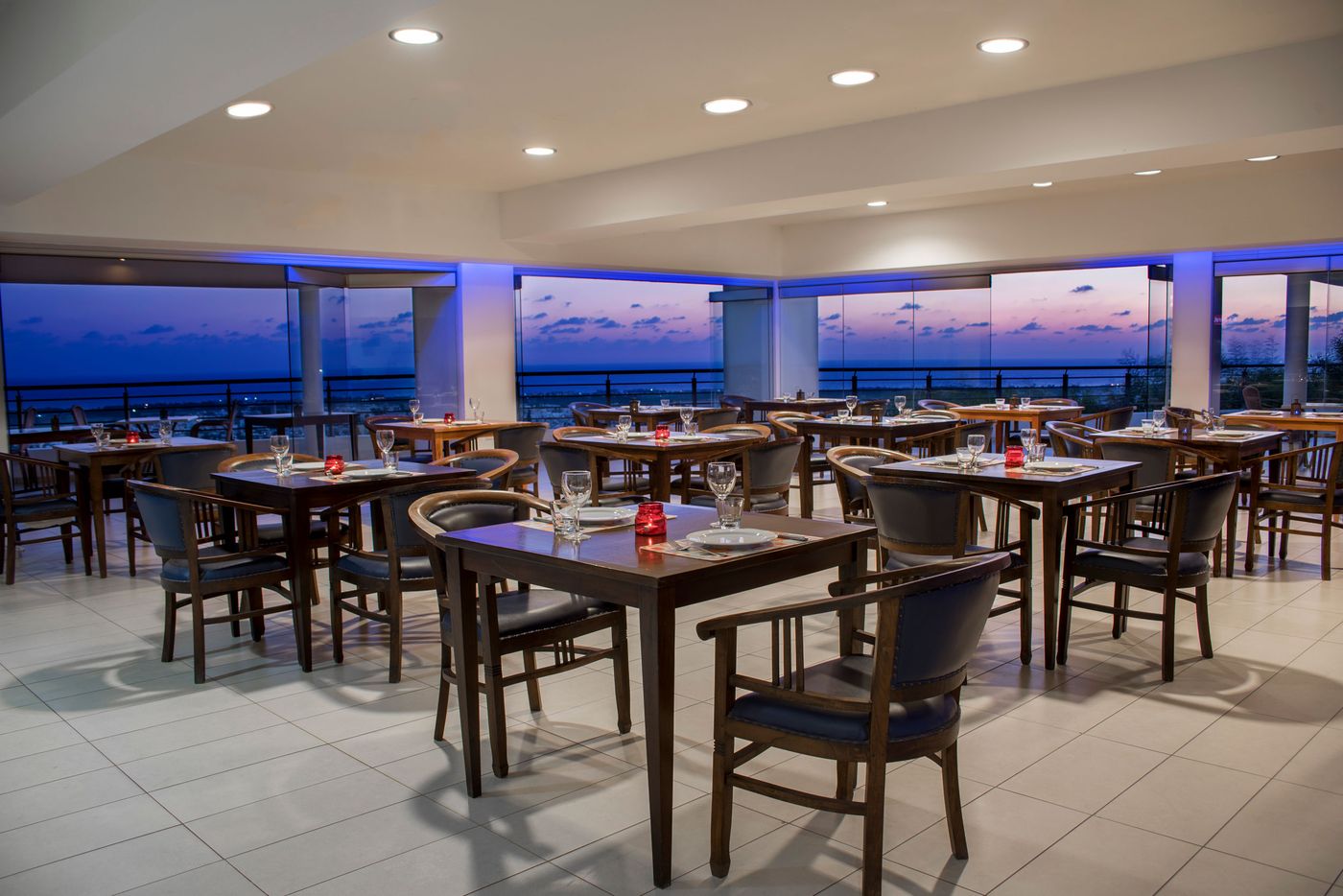 Royal-Blue-Hotel---Spa-Paphos-Restaurant-23