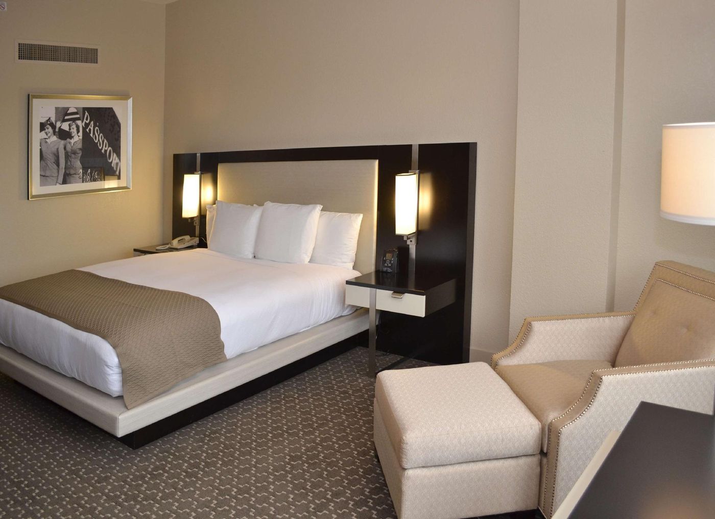 DoubleTree by Hilton Houston Hobby Airport-United States-HOUSTON-General view-3