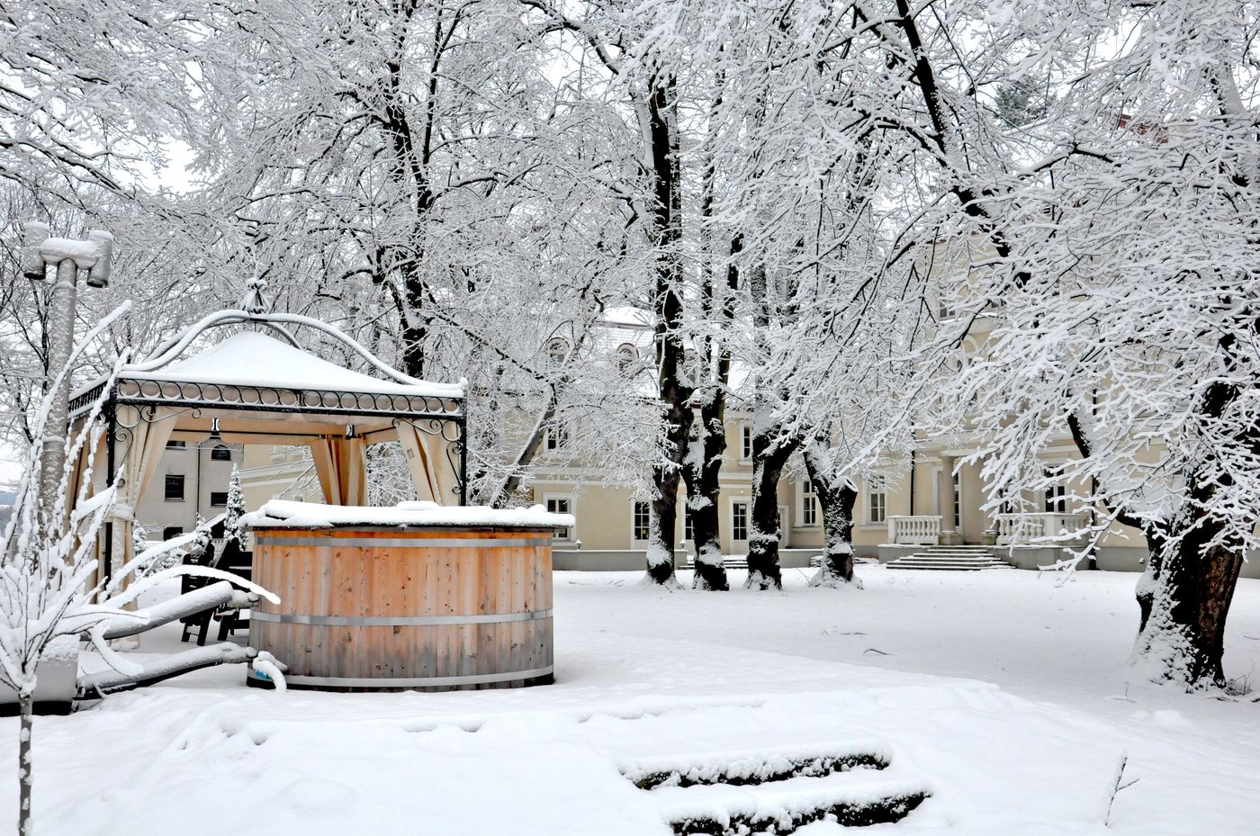 Dwor-Sierakow-Pool-32