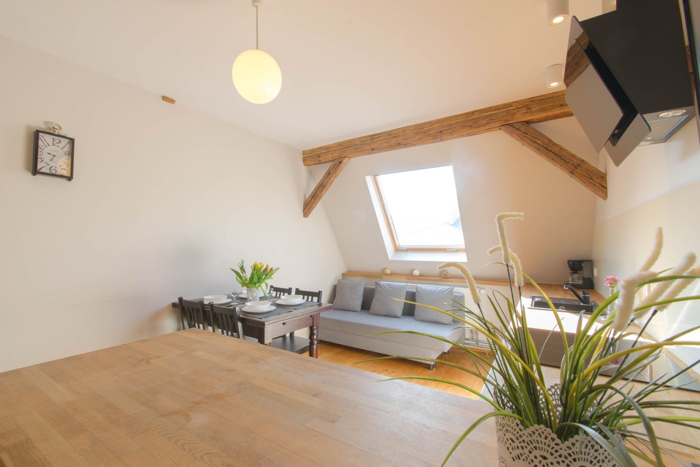 The-Spiski-Palace-Apartments-Room-35