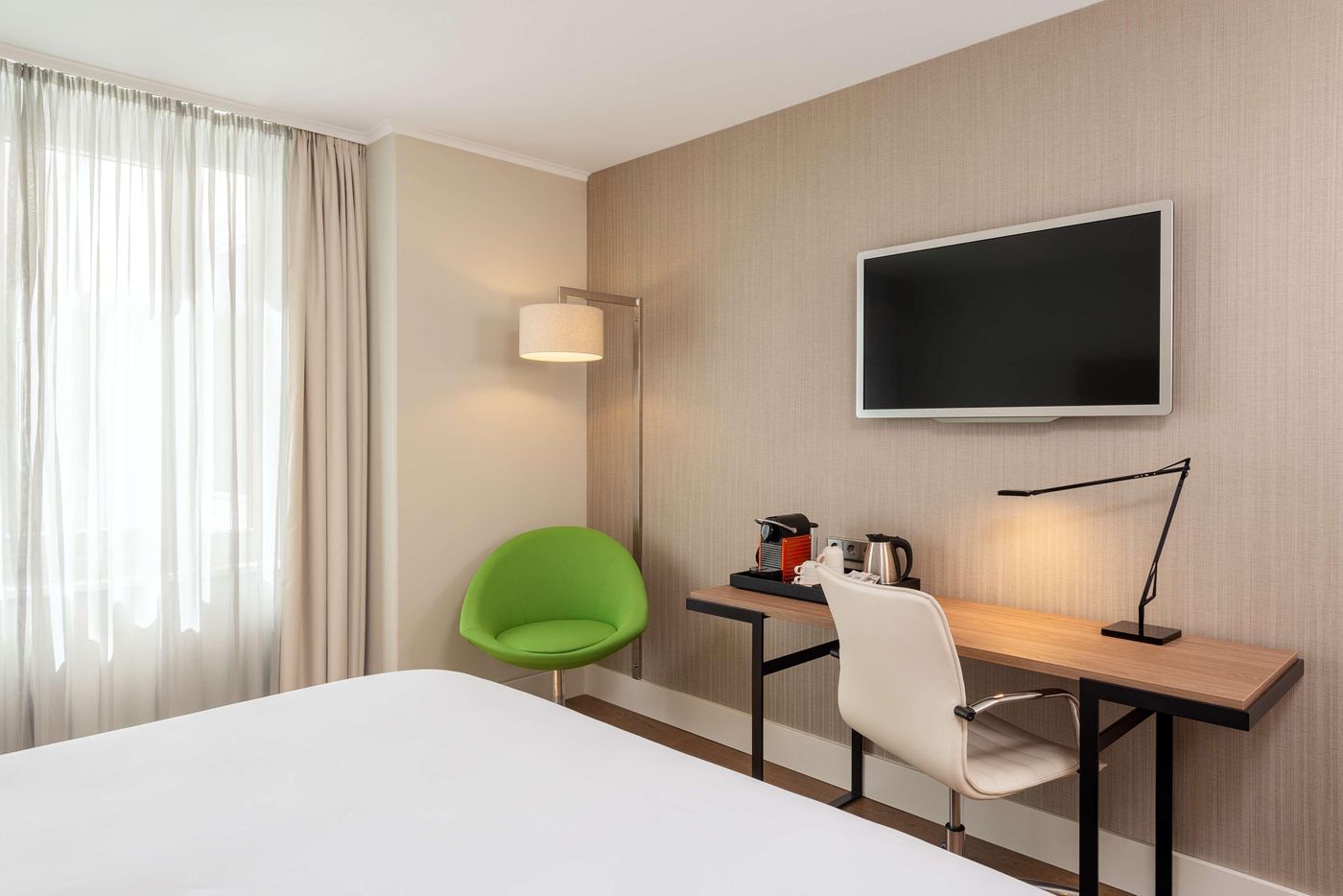 NH-Collection-Berlin-Mitte-am-Checkpoint-Charlie-Room-33