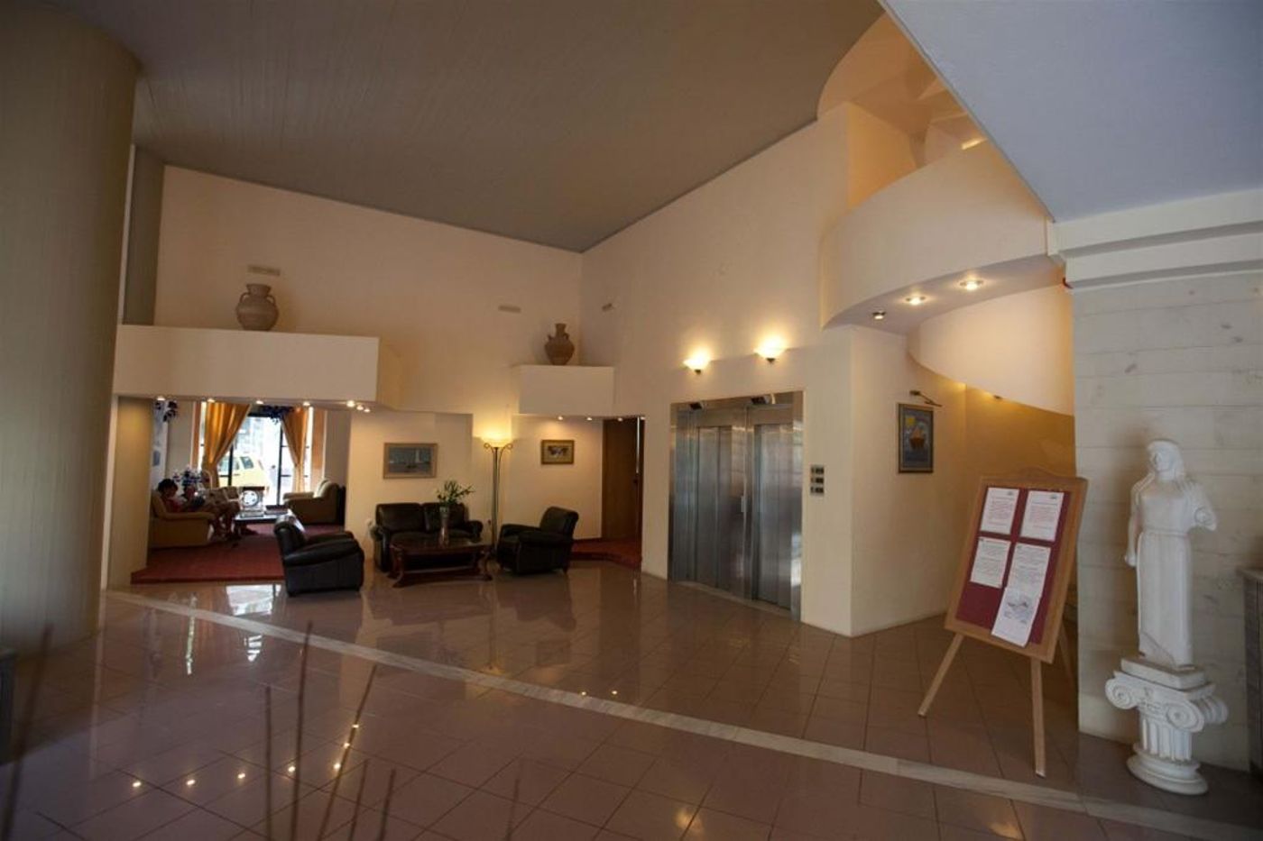 Santa-Marina-Lobby-42