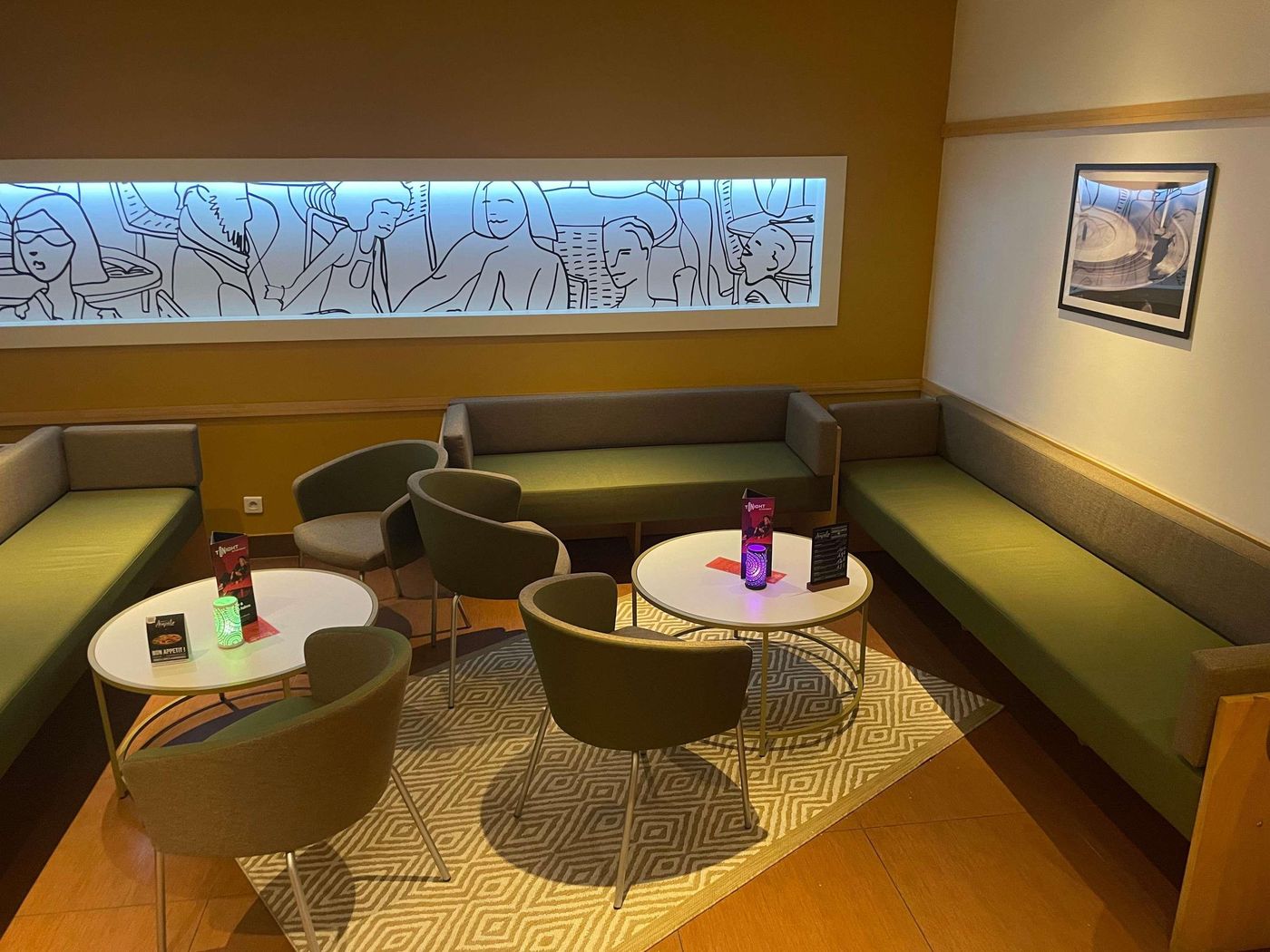 Ibis-Paris-Montmartre-Bar-7