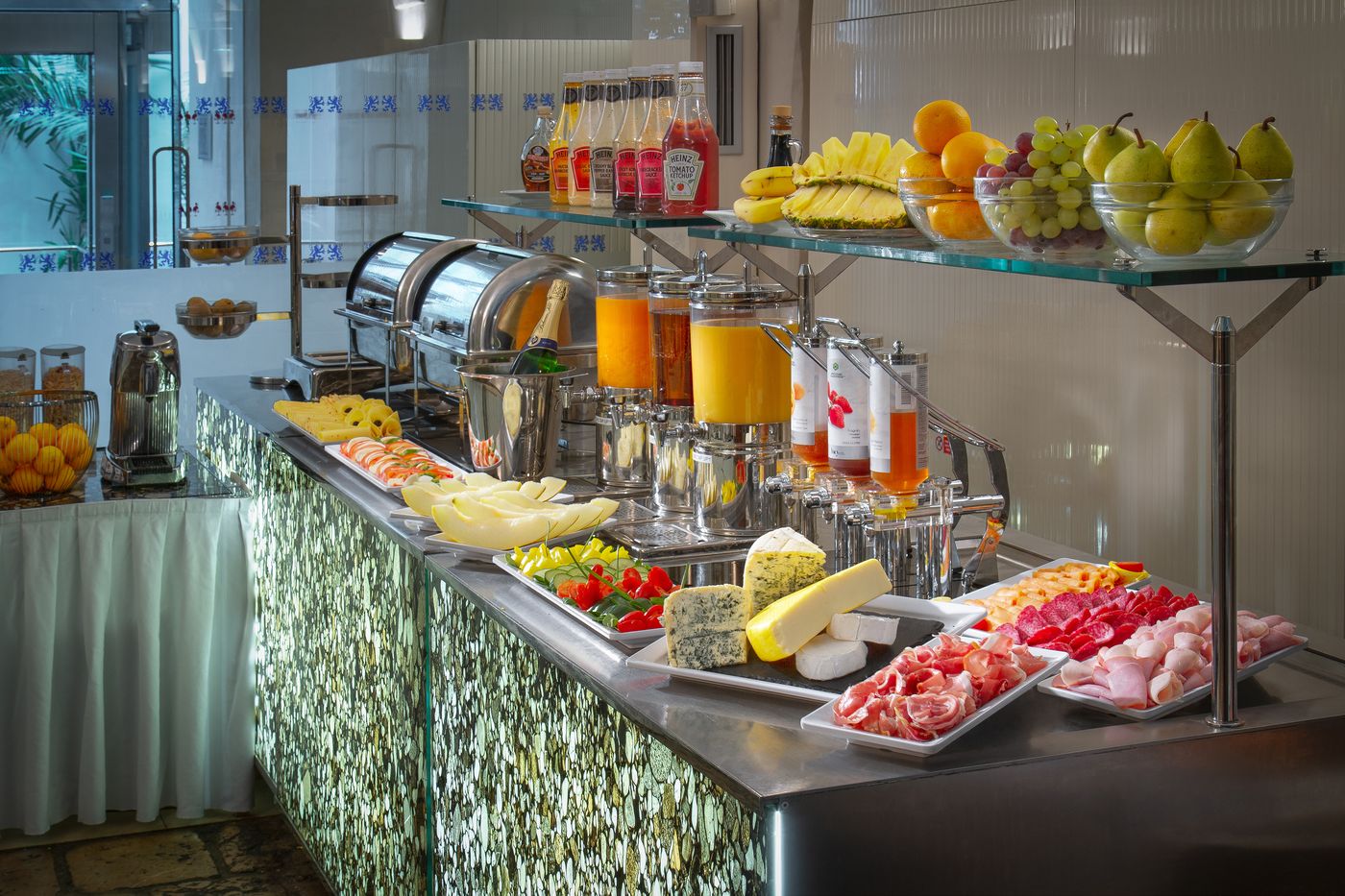 Three-Storks-Hotel-Restaurant-31