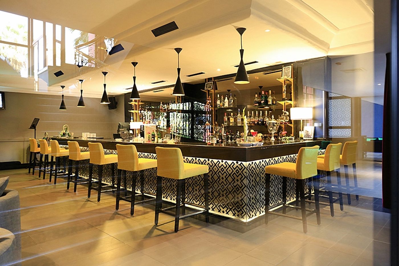 Kenzi-Rose-Garden-Bar-37