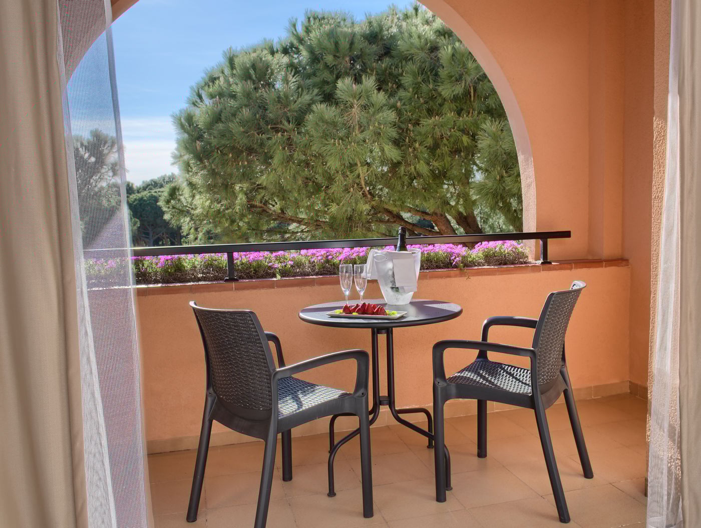 La-Costa-Hotel-Golf---Beach-Resort-Room-15