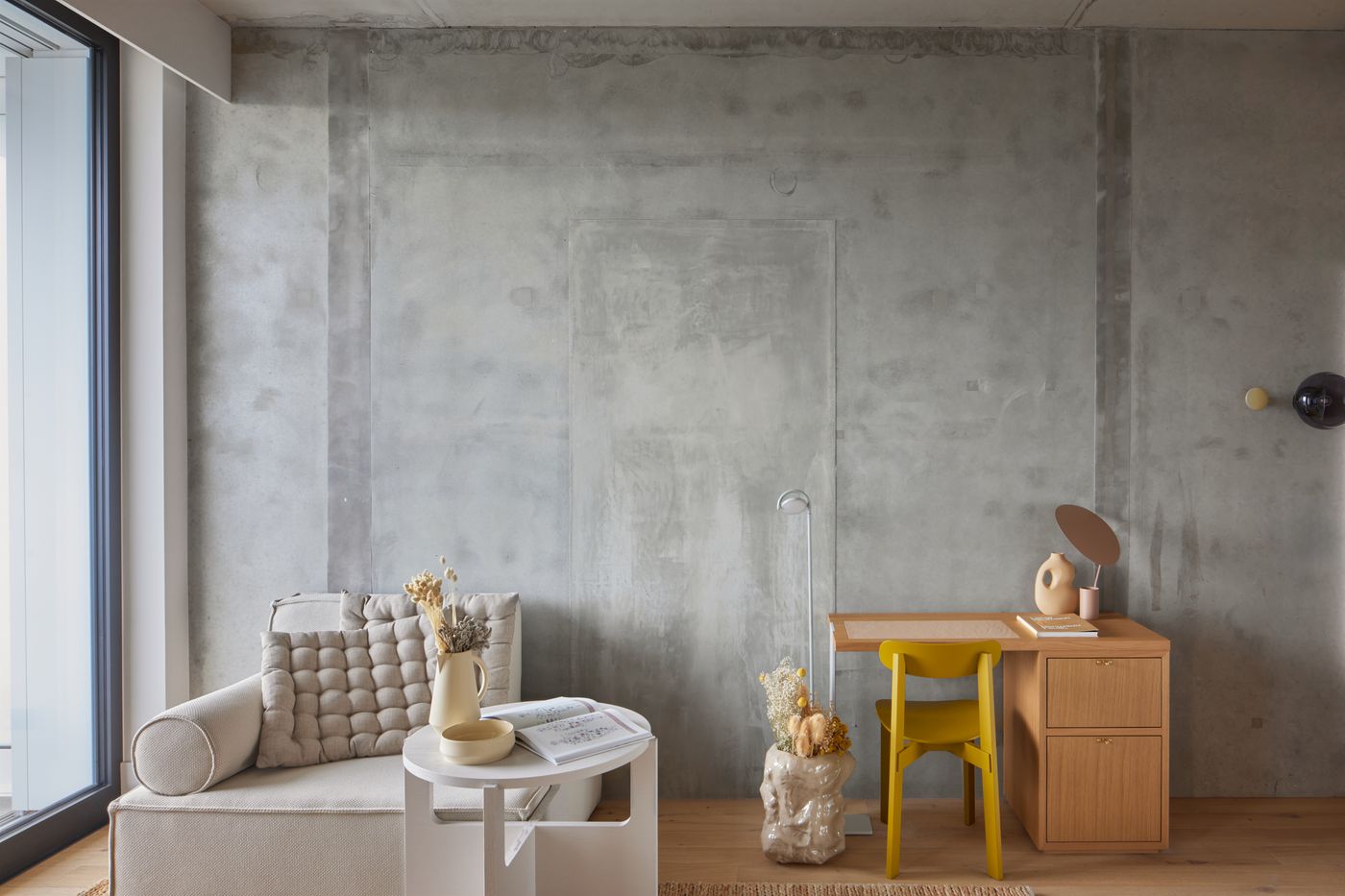 Locke-at-East-Side-Gallery--Friedrichshain-Room-43