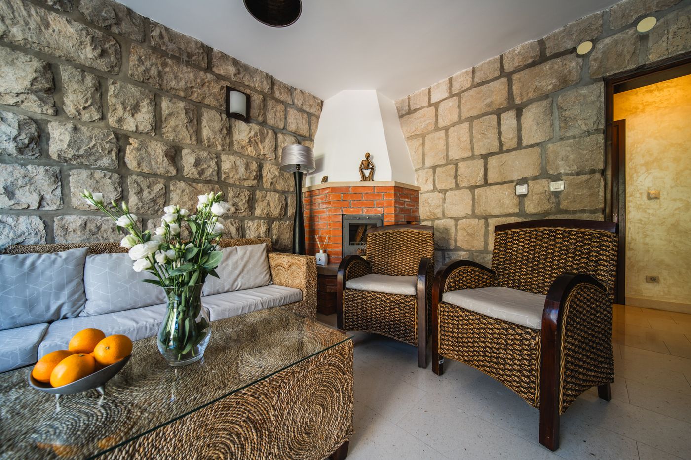 Villa-Franica-Lobby-39