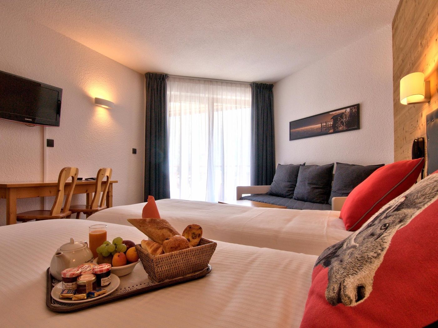 Logis Hotel Arcalod - Grand Parc-France-DOUSSARD-Room-6