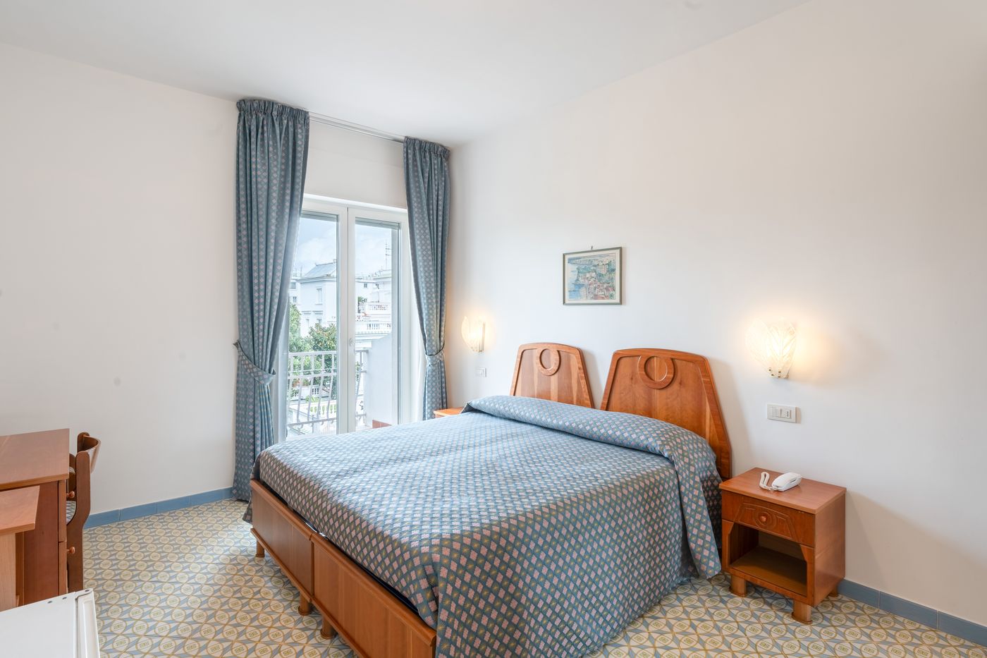 Eliseo-Park-s-Room-15