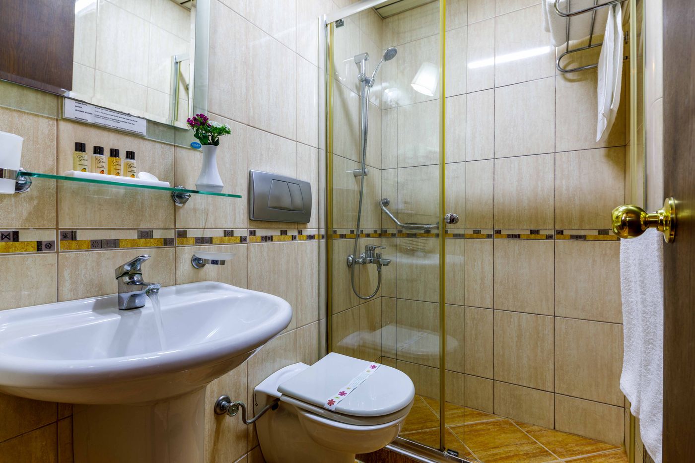 Golden-Crown-Room-34