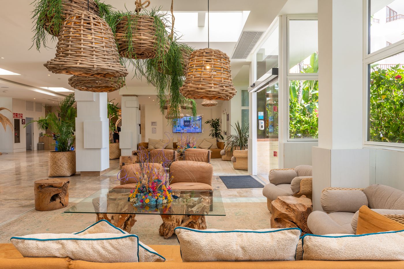 Leonardo-Royal-Hotel-Ibiza-Santa-Eulalia-Lobby-48