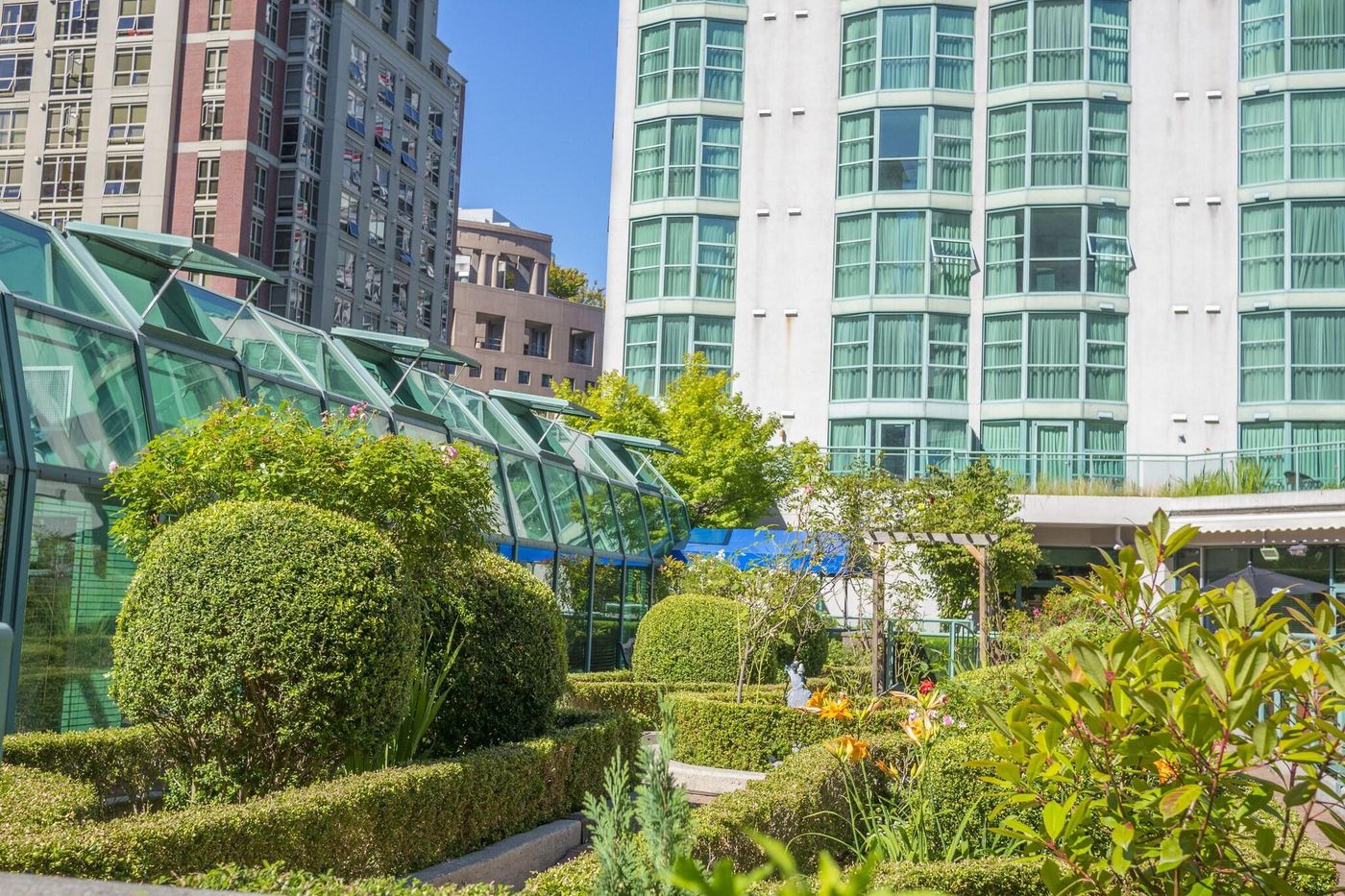 Rosedale-On-Robson-Suites-Hotel-General-view-3