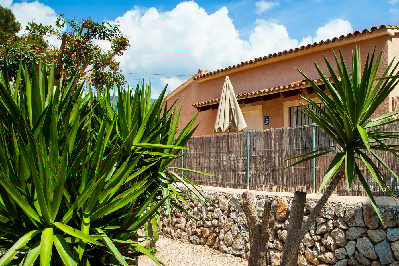 Naika Studios & Apartments