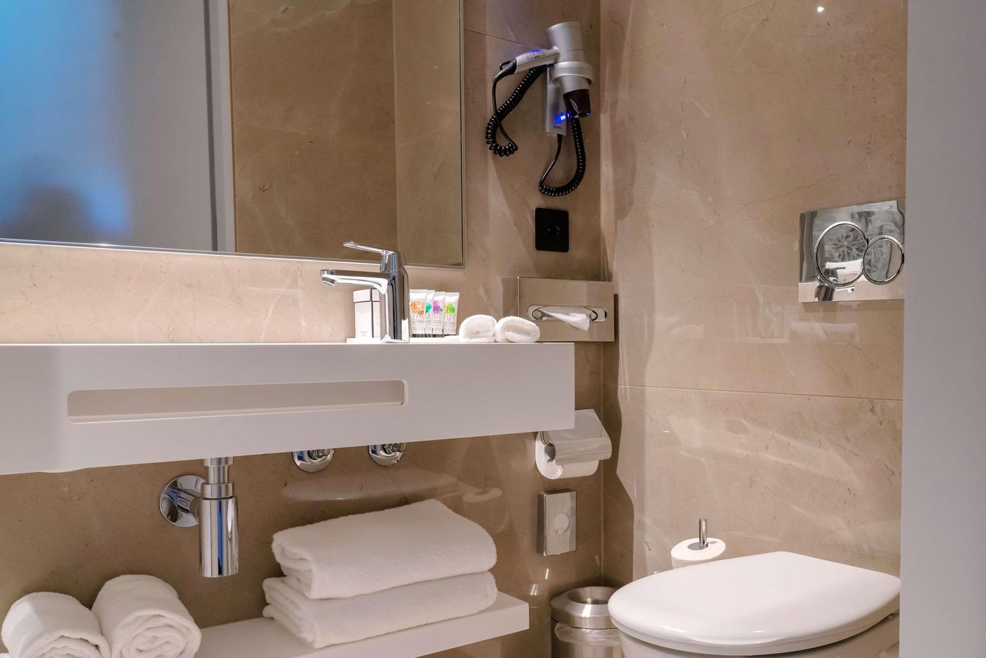 Nash-Pratik-Hotel-Room-21