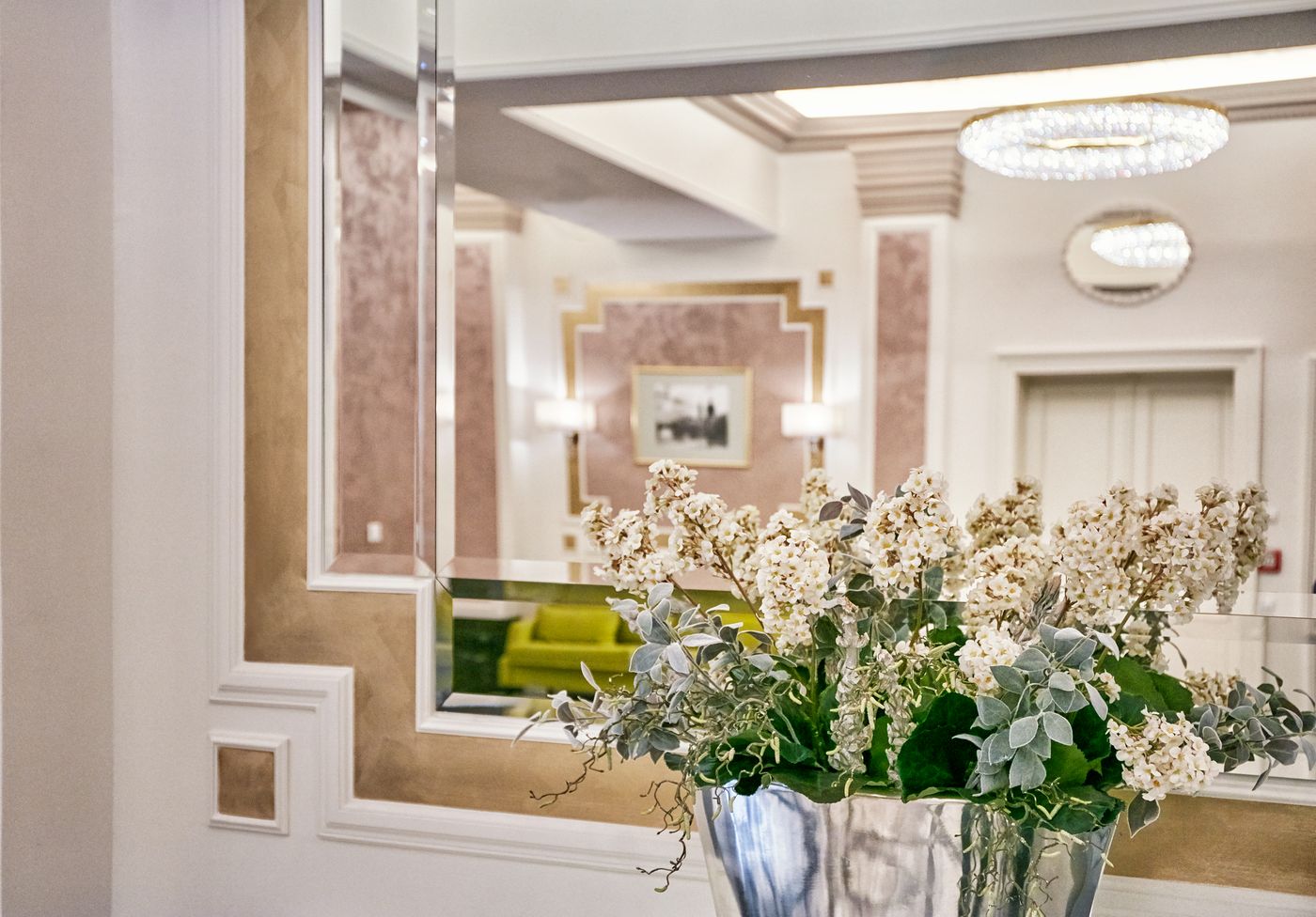 Cosmopolitan-Hotel-Prague-Lobby-11