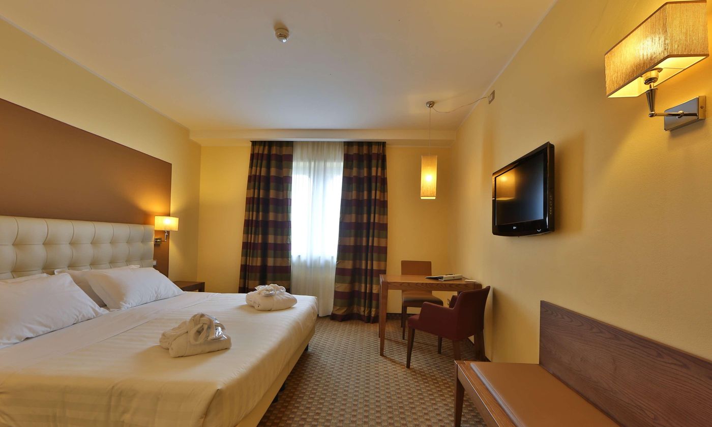 Best-Western-Grand-Htl-Guinigi-Room-19