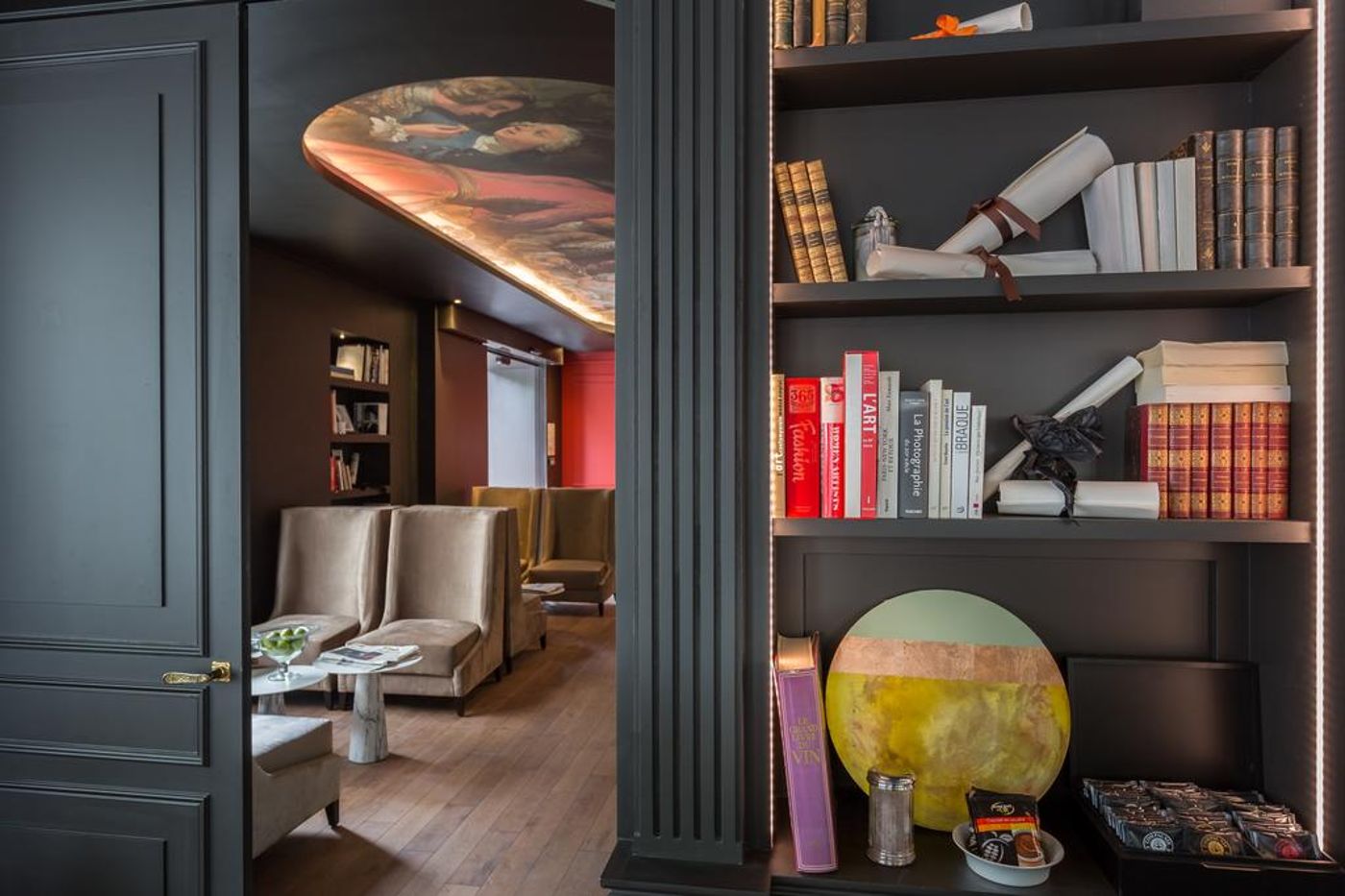 Hotel-La-Comtesse-Lobby-2