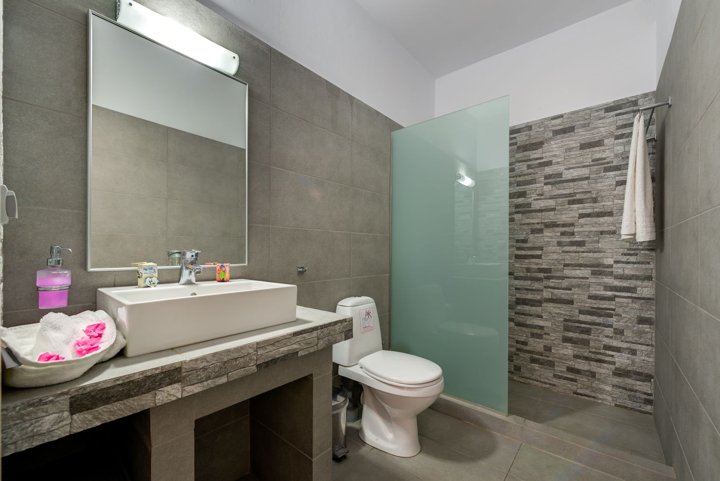 Scorpios-Beach-Room-35