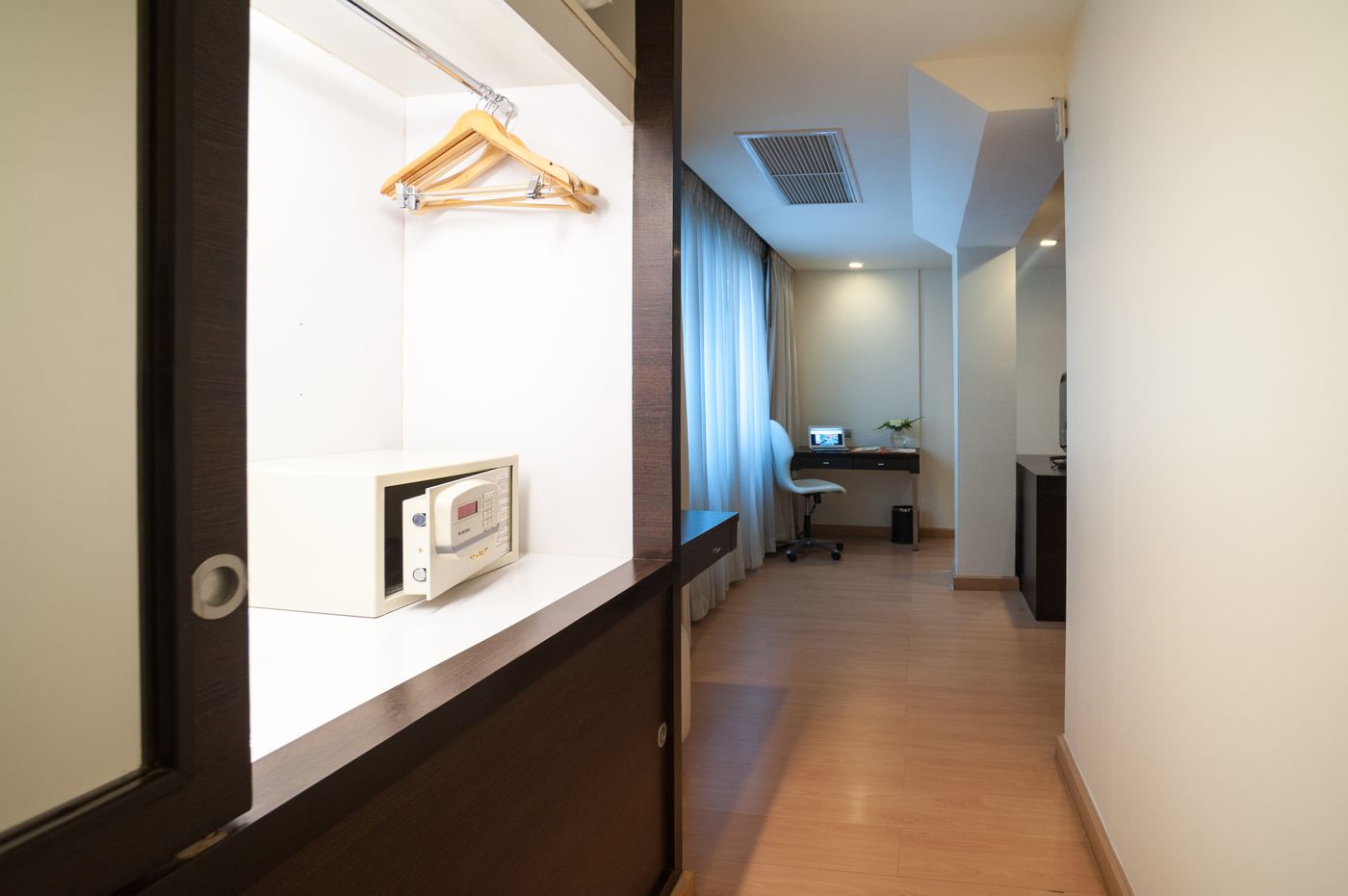 Aspen-Suites-Sukhumvit-2-Room-40