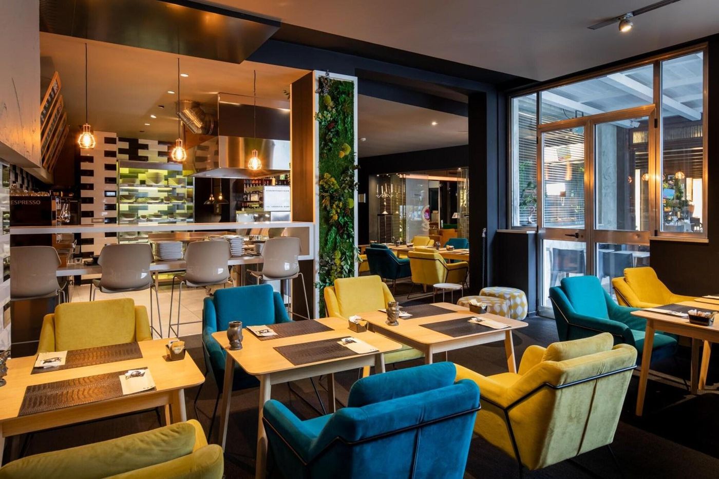 UNA-Hotel-One-Spa-Wellness-Lobby-25