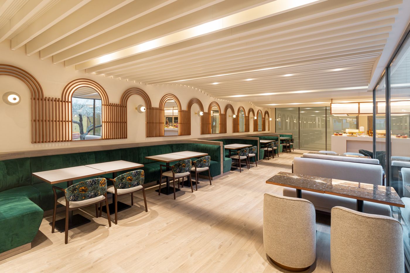 Luster-Hotel-Restaurant-5