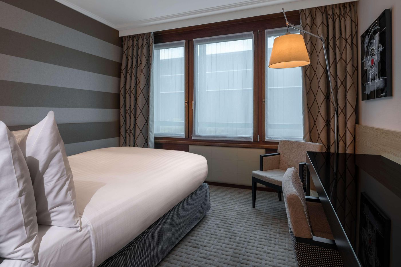 Hilton-Geneva-Hotel---Conference-Centre-Room-40