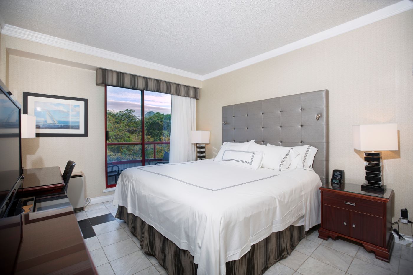 Granville-Island-Hotel-Room-18