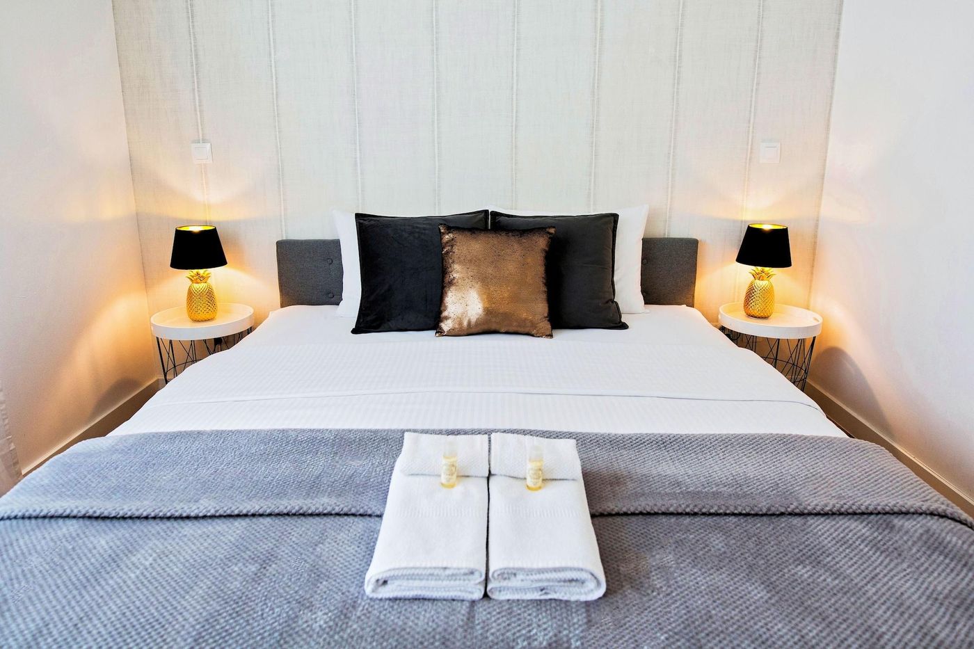 Industrial-Lisbon-Apartment---Adults-Only-Room-9