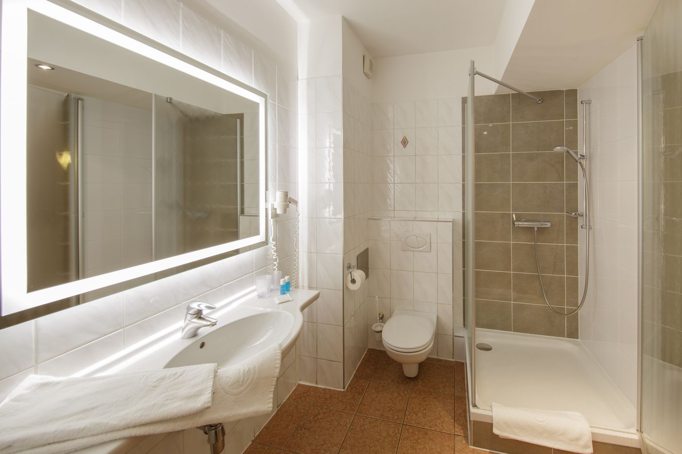 Lucia - Austria - Vienna - Room - 11