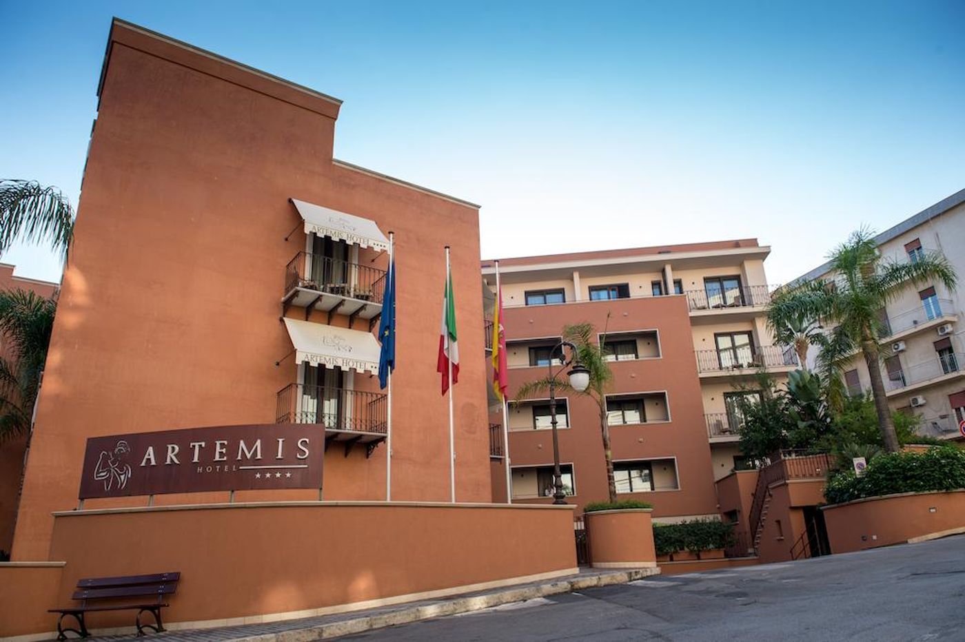 Artemis Hotel