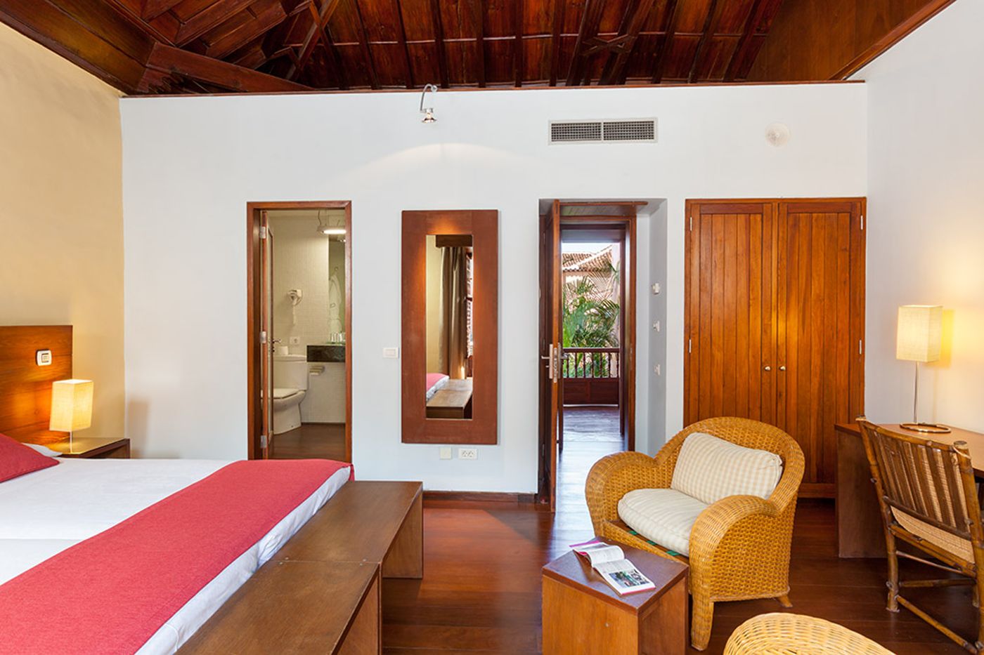 Hotel-LIVVO-La-Quinta-Roja-Room-11