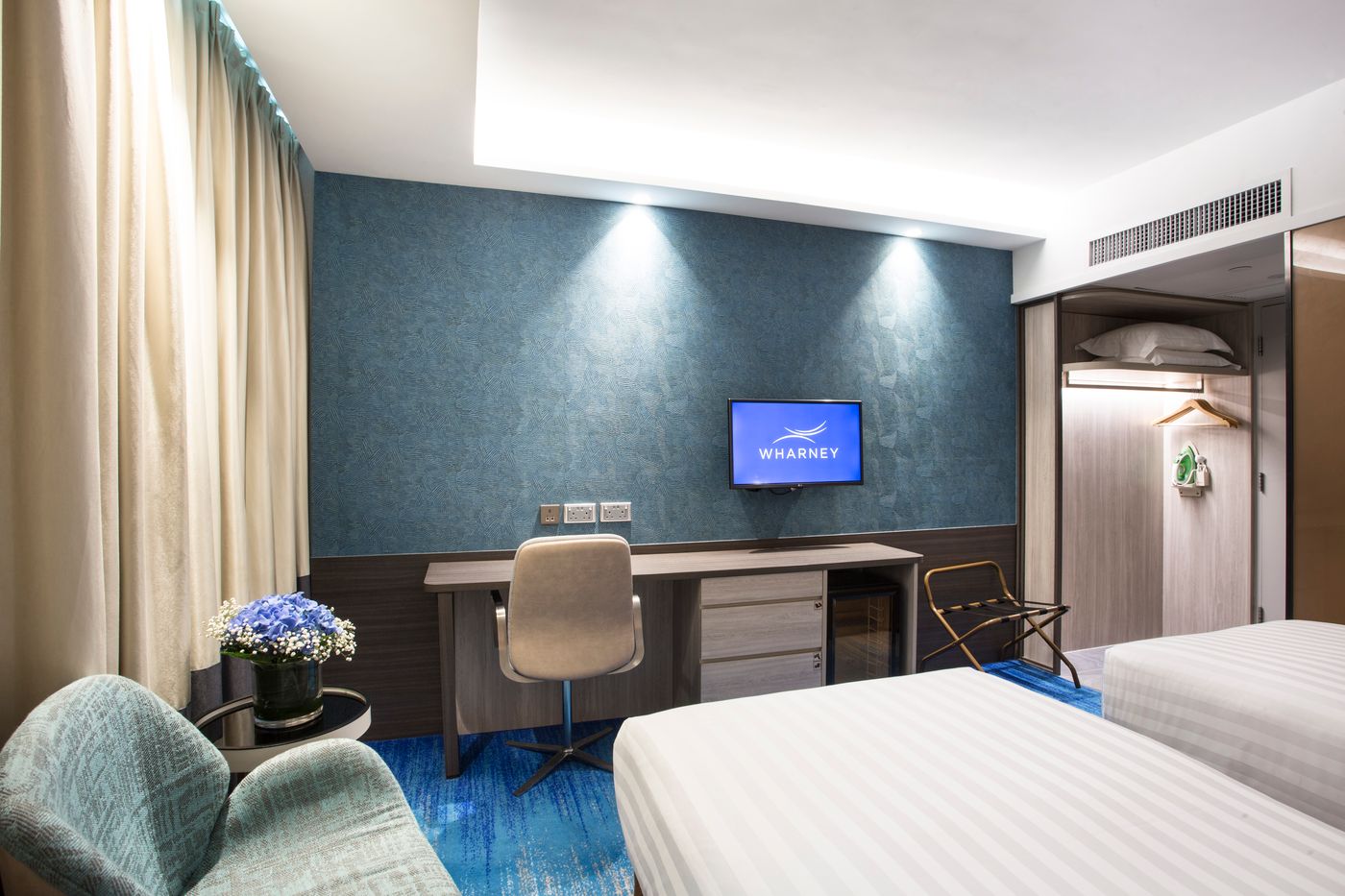 Wharney-Hotel-Room-30