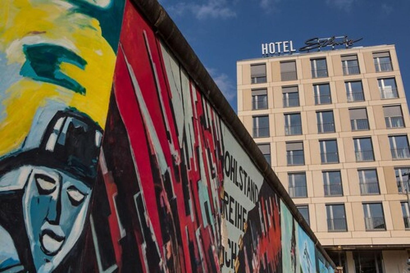 Schulz-Hotel-Berlin-Wall-At-The-East-Side-Gallery-General-view-10