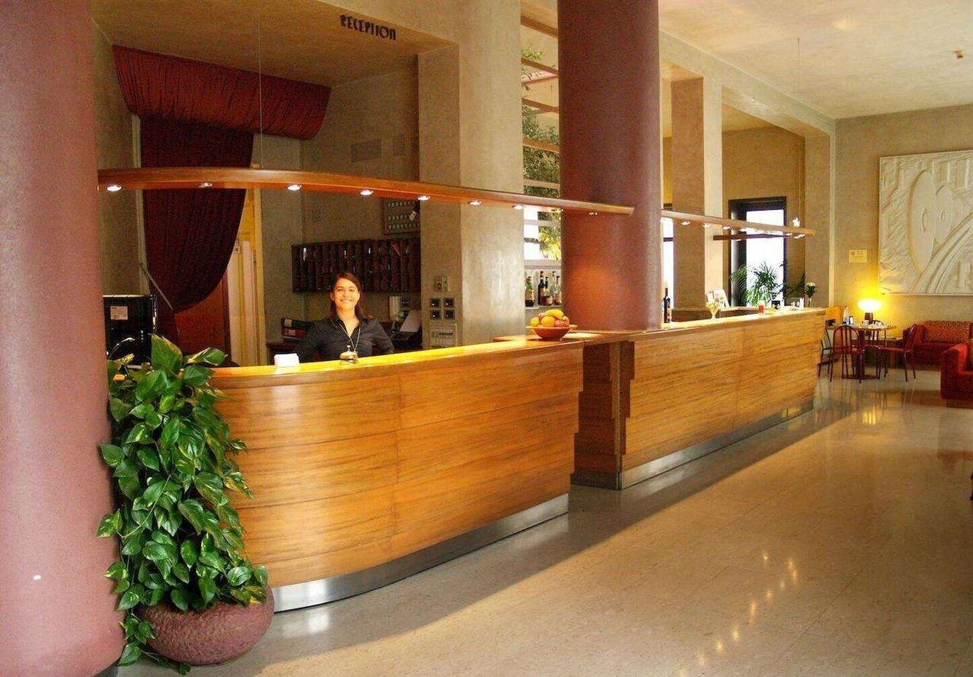 Hotel-Nuova-Grosseto-Lobby-13