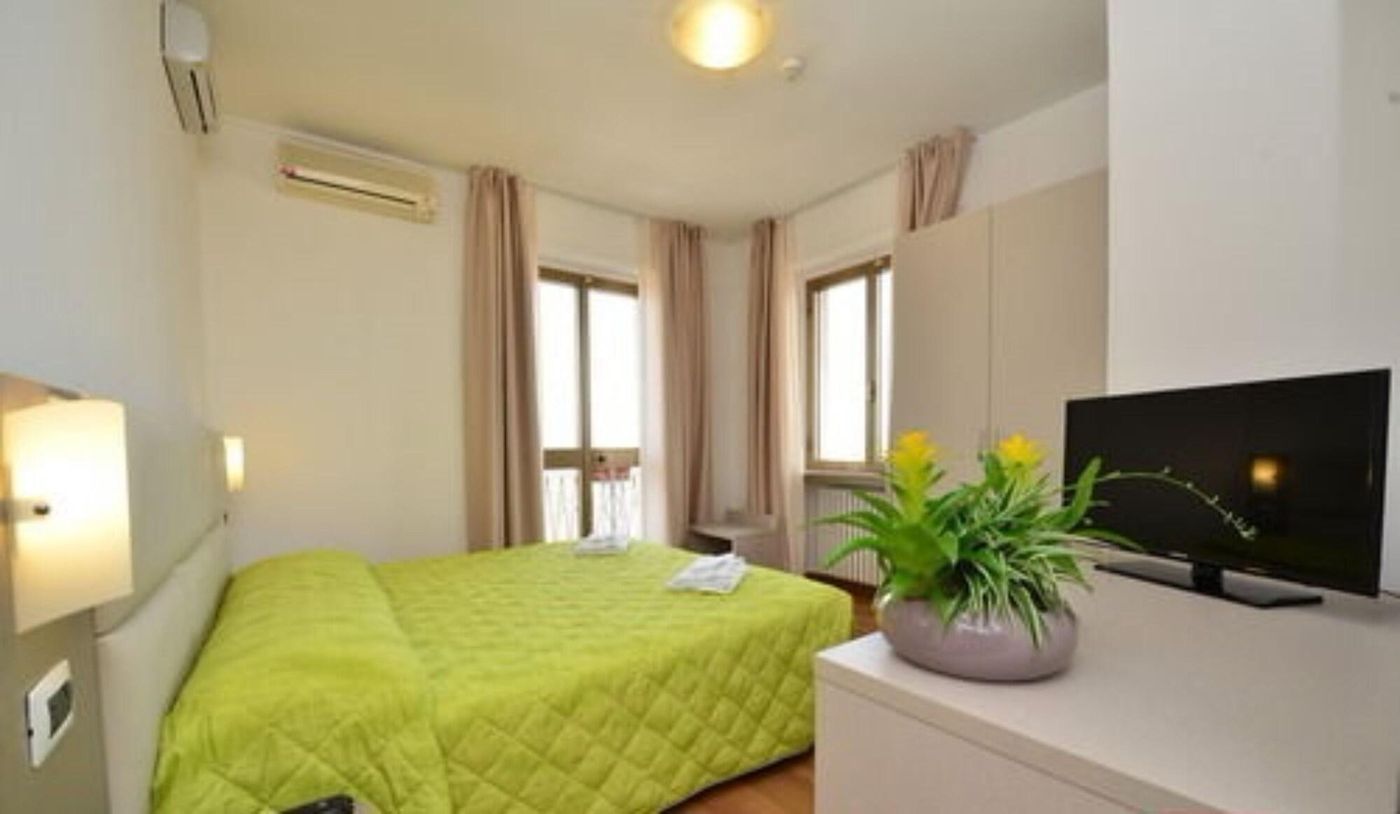 Hotel Bella Peschiera-Italy-PESCHIERA-Room-8