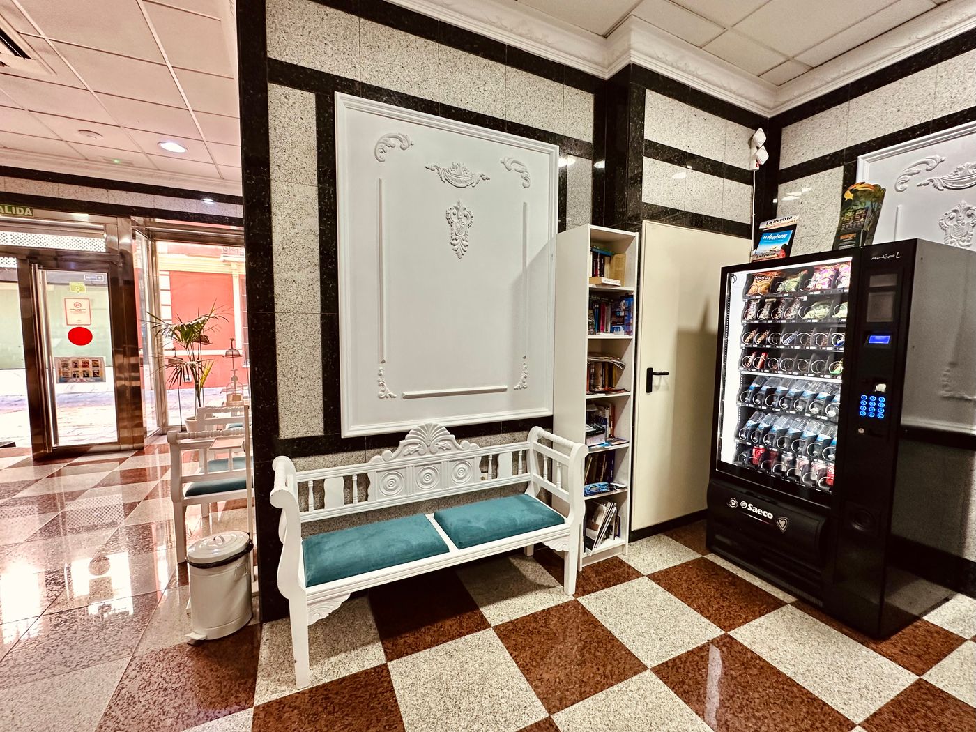 Hotel-Reyesol-Lobby-21