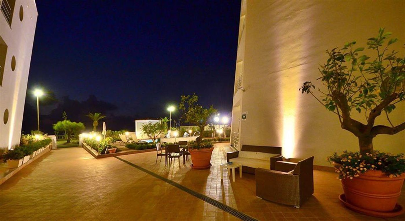 Astro-Suite-Hotel-Bar-11