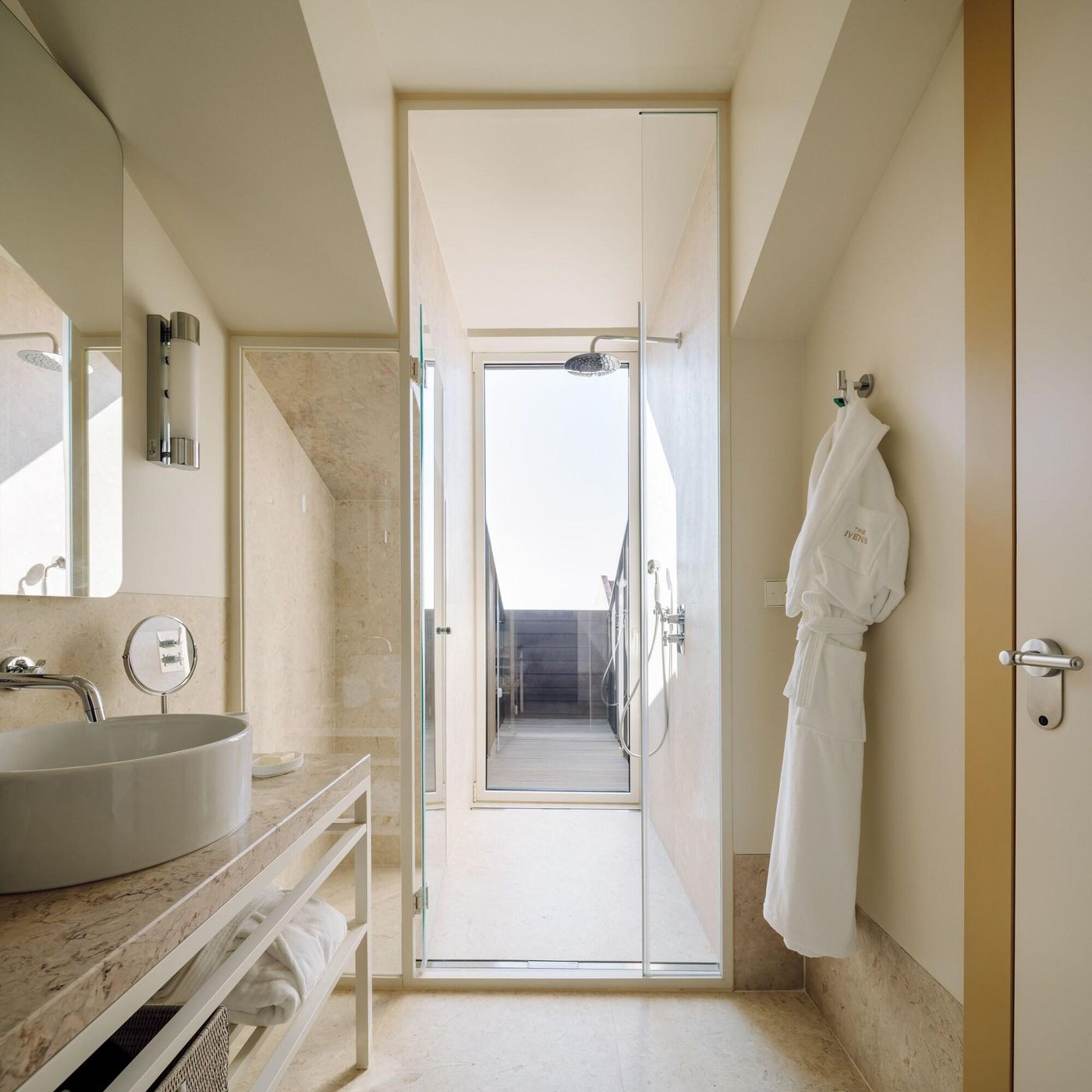 The-Ivens-Autograph-Collection-Room-37